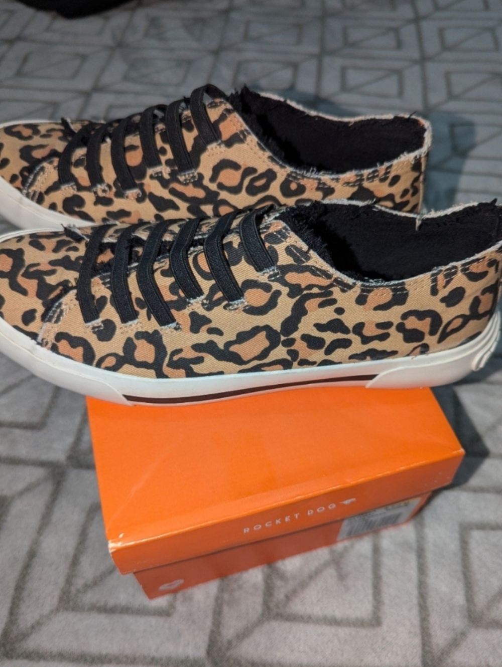 Rocket Dog Leopard-Pattern Low-Top Sneakers in Tan and Black